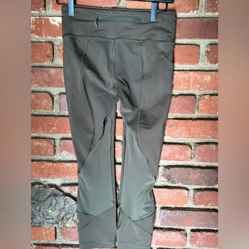 Lululemon Athletica Women’s Pace‎ Rival Crop legging 22” Dark Olive Size 4